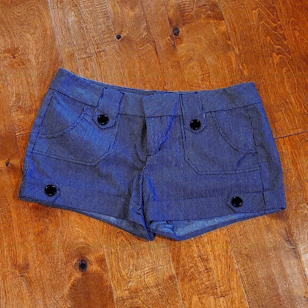 Women's Vanity Size 13 Grey with White Stripes Casual Dress Shorts